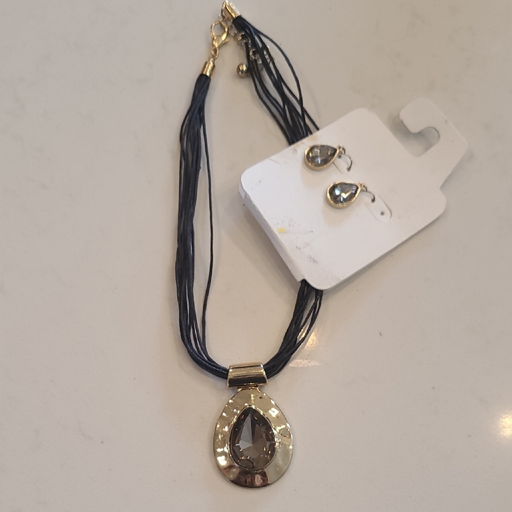 Kohl's Gold and Black Modern Necklace
